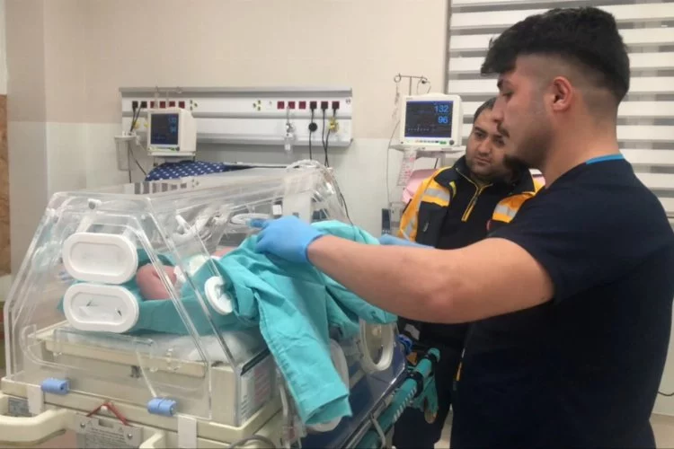 Prematüre bebek Yılmaz, zorlu yolculuğunu tamamladı: Bitlis'ten uçak ambulansla İzmir'e sevk edildi