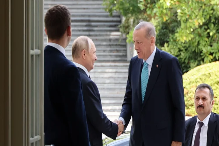 Cumhurbaşkanı Erdoğan'ı Putin kapıda karşıladı