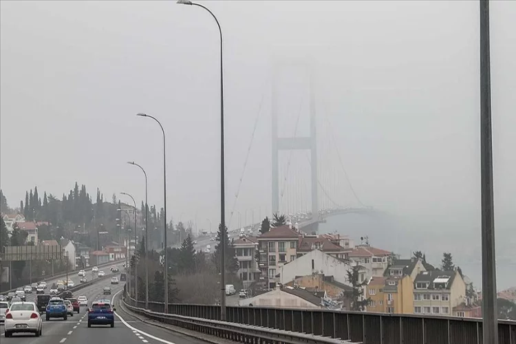 İstanbul Boğaz'da sis etkili oldu