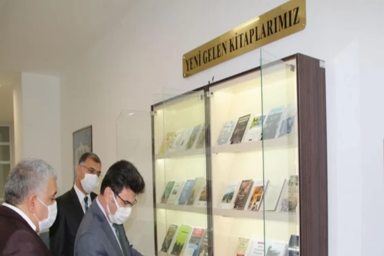 Rektör Karacoşkun Kütüphane ve Kongre Merkezini İnceledi