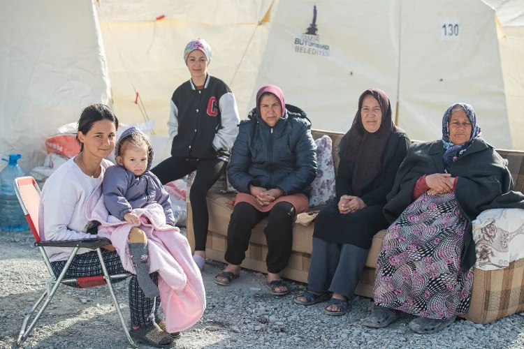 8 Mart'ın en buruk yanı: Depremzede kadınlar