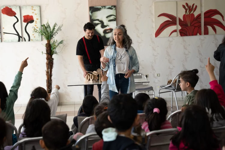 İzmir Şehir Tiyatrosundan afetzede çocuklara özel oyun