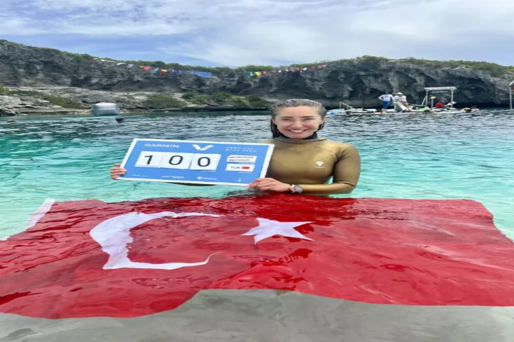 Şahika Ercümen'den Cumhuriyetin 100. yılında 100 metre rekor!