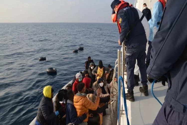 İzmir'de göçmen hareketliliği: 69 kişi kurtarıldı