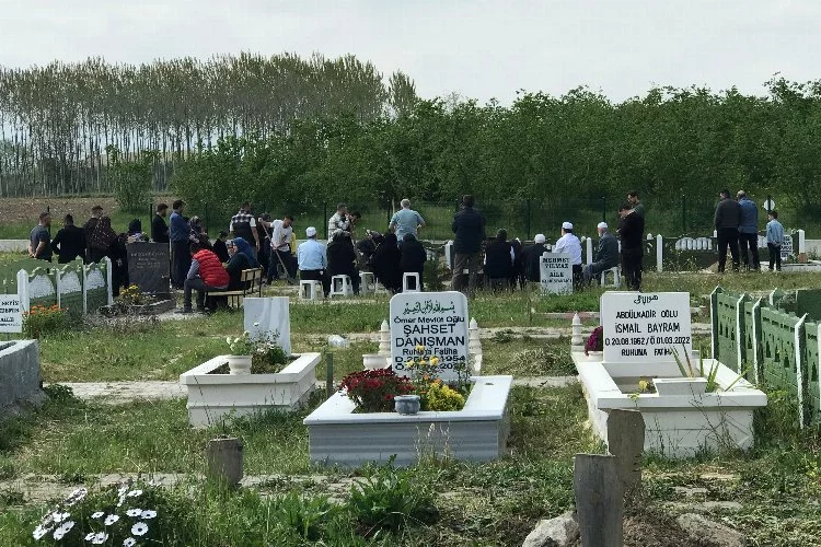Sakarya'da aile katliamı yapan kişi cenaze namazı kılınmadan defnedildi