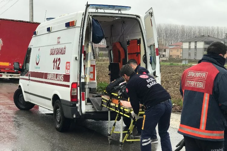 Sakarya'da yolcu otobüsü ile otomobil çarpıştı: Yaralılar var