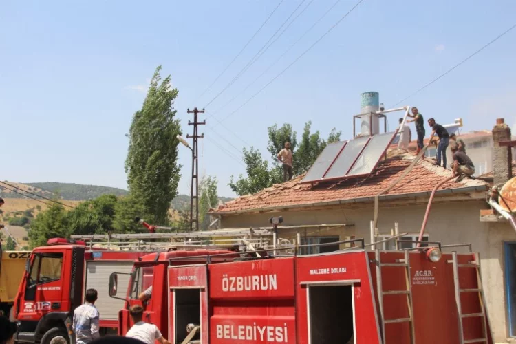 Afyonkarahisar'da tandır yangını: 2 ev zarar gördü