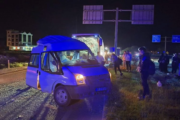 Samsun'da feci kaza: Yolcu otobüsü minibüsle çarpıştı! 1 ölü