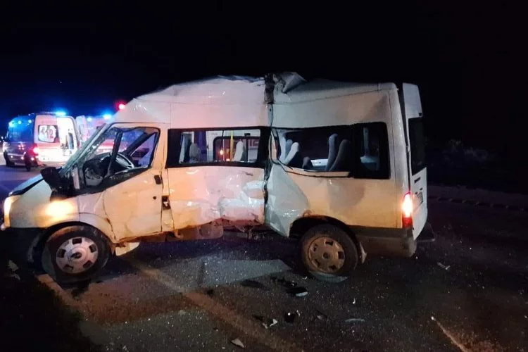 Samsun’da feci kaza: Yolcu otobüsü minibüsle çarpıştı!