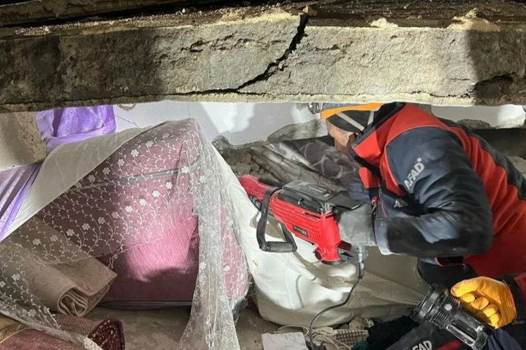 Şanlıurfa'da ev çöktü: Ölü ve yaralılar var