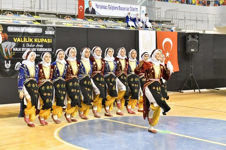 Şanlıurfa'da renkli halk oyunları yarışması