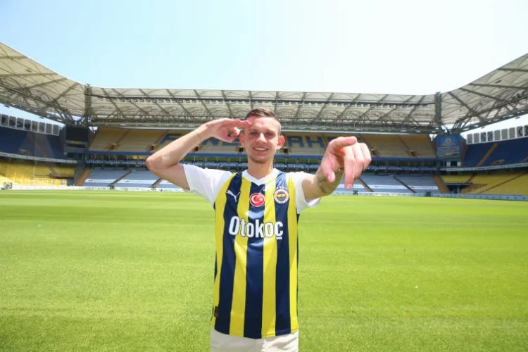 Fenerbahçe, Sebastian Szymanski'yi renklerine bağladı