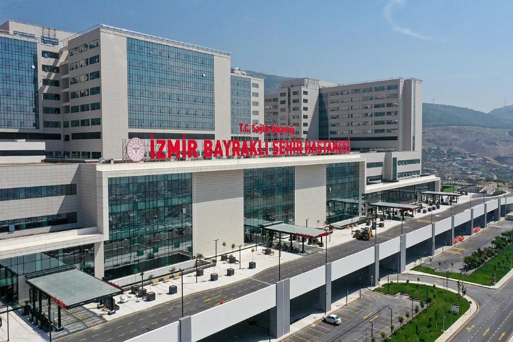 İzmir Şehir Hastanesi'nde hasta kabulü başladı