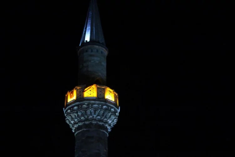 İzmir'de tüm camilerde aynı andan sela okundu