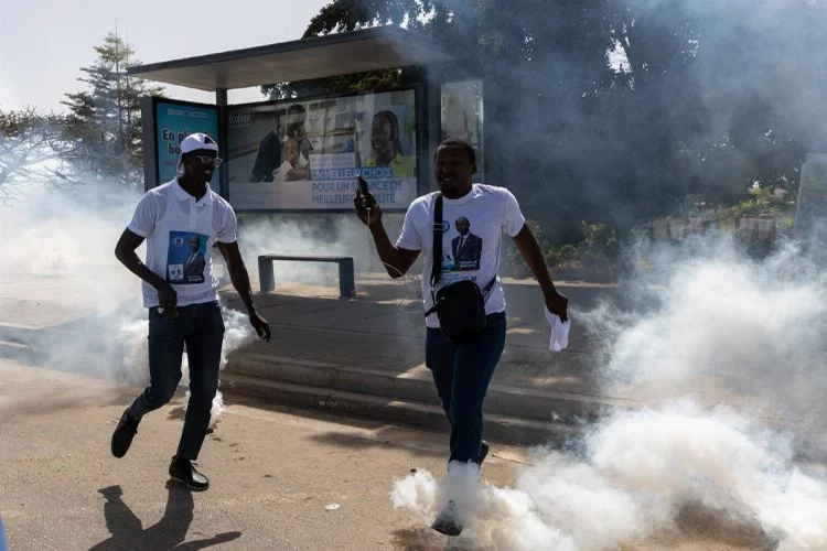 Senegal'de o karardan sonra sokaklar savaş alanına döndü