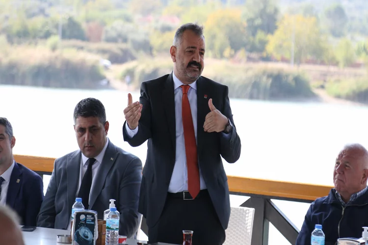 CHP'li Aslanoğlu Kemalpaşa’da muhtarlarla buluştu