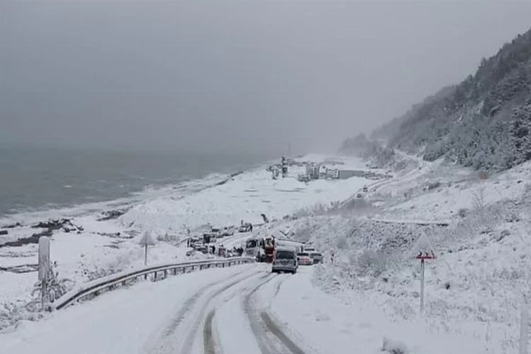 Sinop'ta yoğun kar yağışı etkili oluyor