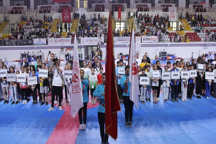 Minikler Türkiye Tekvando Şampiyonası devam ediyor