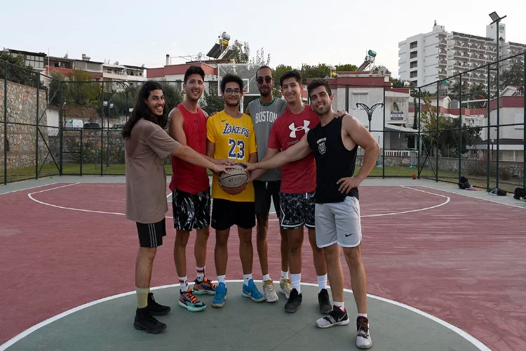 Aydın’da sokak basketbolunun kalbi bu parkta atıyor