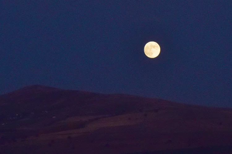 Bitlis semalarında 'Süper Ay' manzarası mest etti
