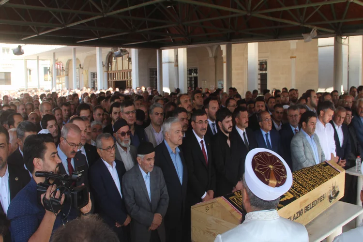 Cumhurbaşkanı Yardımcısı Yılmaz, Tahir Öztürk’ün cenazesine katıldı