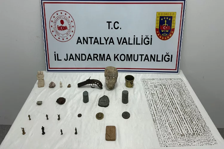 Antalya’da Hitit ve Roma dönemine ait paraları satarken yakalandı