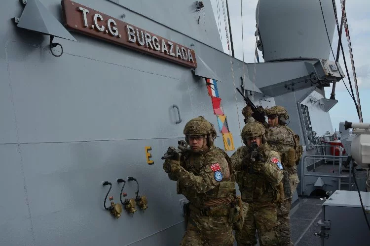 TCG Burgazada deniz muhafızı komutasını devraldı