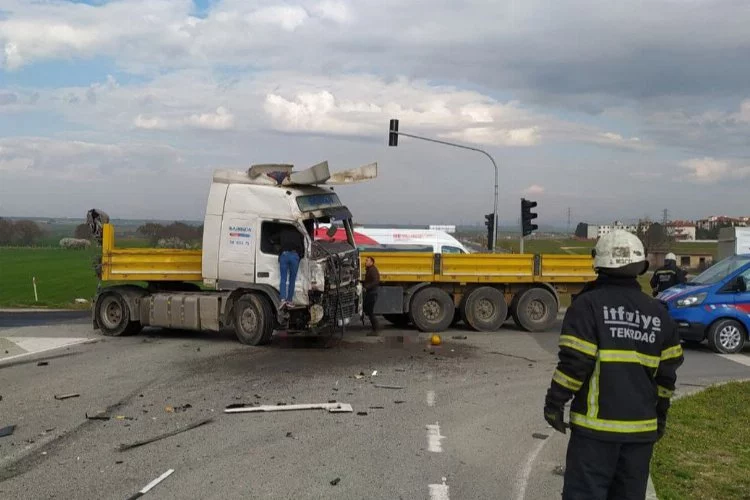 Tekirdağ'da tırla yolcu minibüsü çarpıştı: Çok sayıda ölü ve yaralı var!