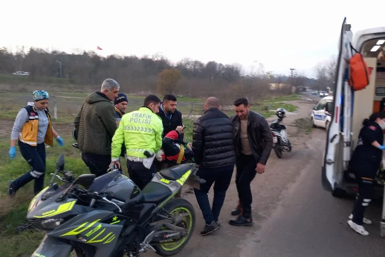 Tekirdağ’da trafik kazası: Virajı alamayan motosikletli şarampole yuvarlandı
