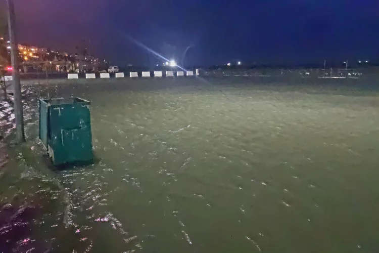Tekirdağ'da deniz taştı: Tsunamiyi andıran görüntüler ortaya çıktı