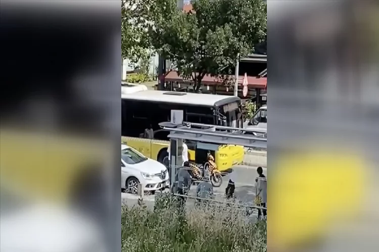 Bağcılar'da şoförüyle tartıştığı otobüsün camını kırdı