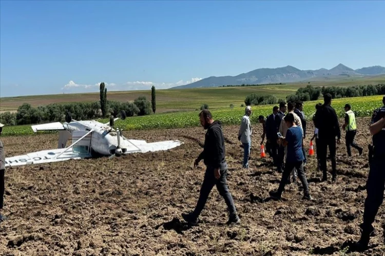 Aksaray'da sivil eğitim uçağı düştü: Yaralılar var