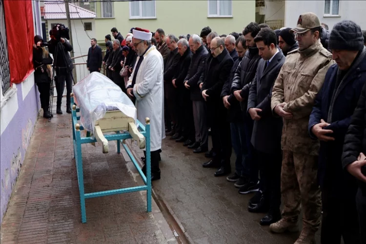 Fransa'da öldürülen Türk gencin cenazesi Trabzon'da toprağa verildi