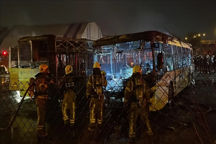 Tuzla'da 3 halk otobüsü alev alev yandı