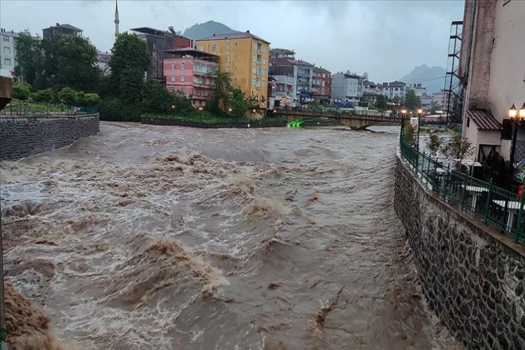 Samsun'da şiddetli yağış etkili oldu
