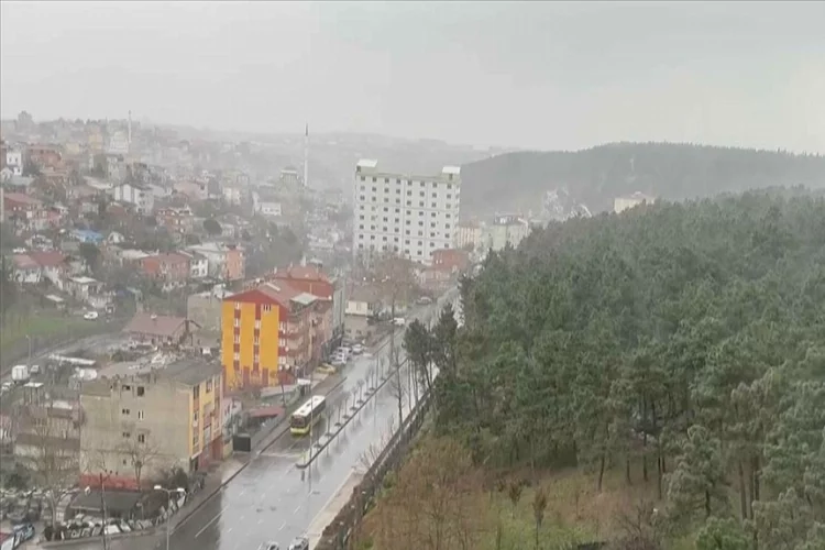 İstanbul'da sağanak ve fırtına etkili oluyor
