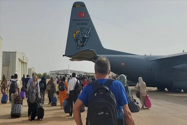 Sudan'da Türk tahliye uçağına silahlı saldırı