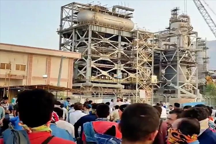 İran’da petrol işçilerinden grev