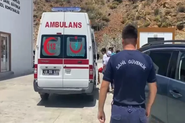 Fethiye'de bir kişi tekneden düşerek yaralandı