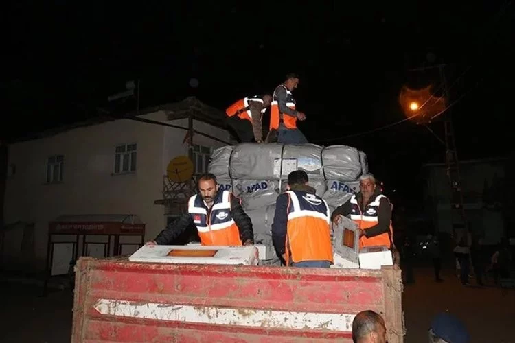 Tokat'ta depremlerin ardı arkası kesilmedi: AFAD vatandaşlara ��adır dağıttı