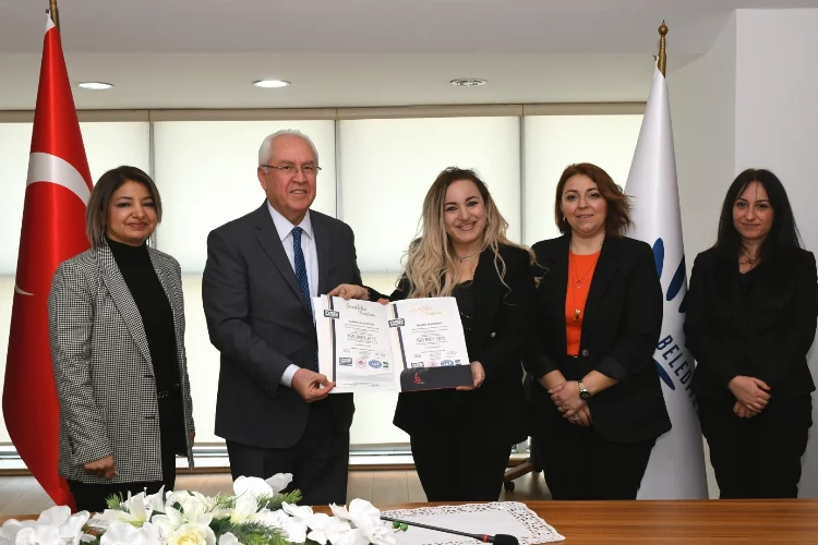 Karabağlar Belediyesi Toplam Kalite Yönetimi Belgesi “ISO 9001” aldı