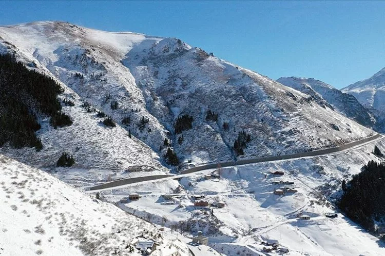 Trabzon'da kar etkkili oluyor... Altındere Vadisi beyaza büründü
