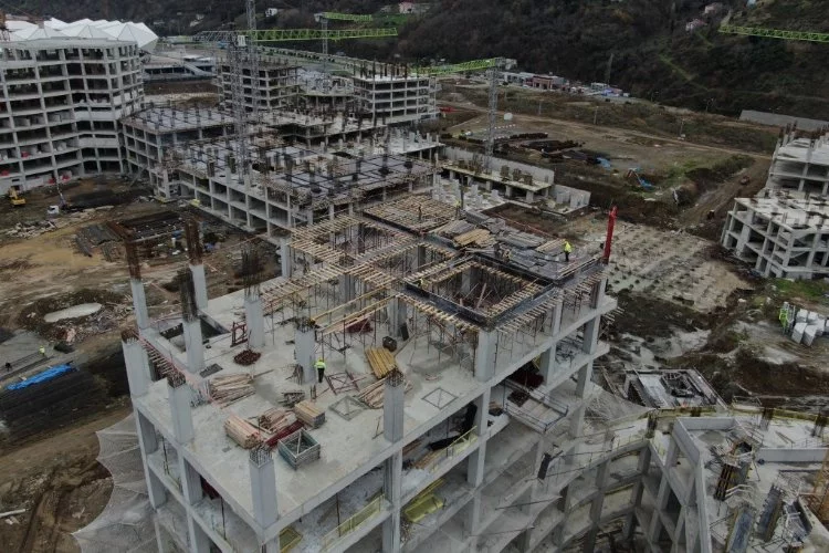 Trabzon Şehir Hastanesi'nin inşasına devam ediliyor