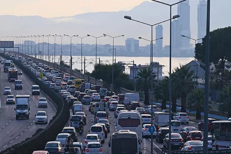 İzmir'de trafiğe kayıtlı araç sayısı Ocak ayı sonu itibarıyla 1 milyon 660 bin 247 oldu