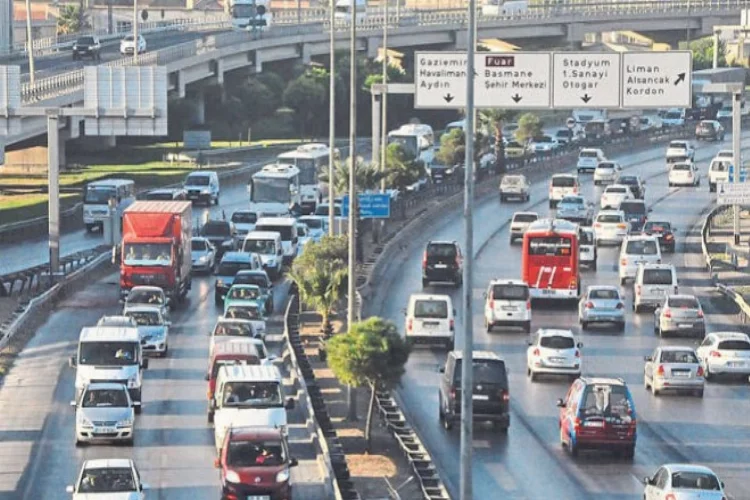 İzmir trafiğinde araç sayısı artıyor!