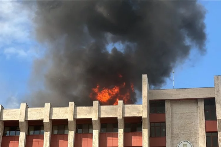 Trakya Üniversitesi Tıp Fakültesi Hastanesinin çatısında yangın çıktı