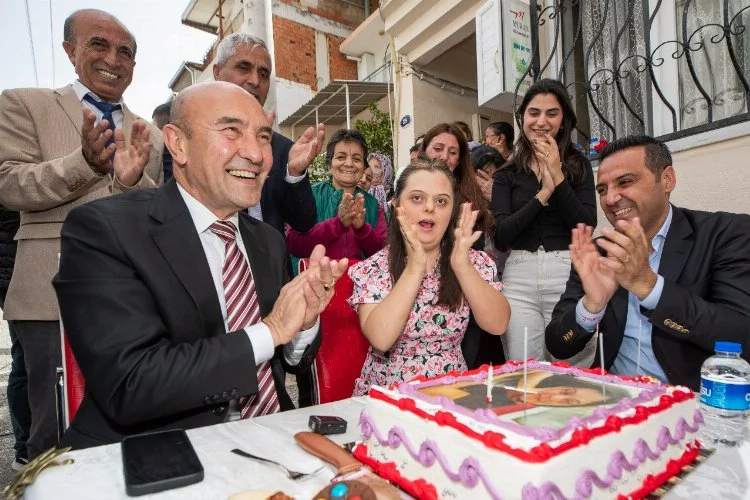 Tunç Soyer'den Dilan’a büyük sürpriz: Başkanla beraber pasta üfledi