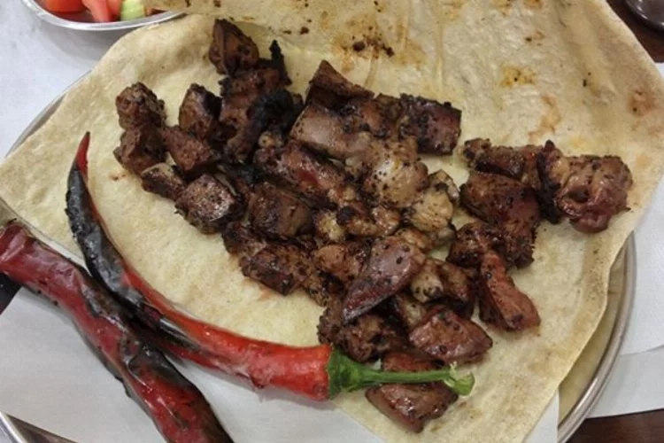 Türk mutfağının olmazsa olmaz lezzeti ciğer kebabı nasıl yapılır? İşte yaparken iştahınızı açacak ciğer kebabı tarifi