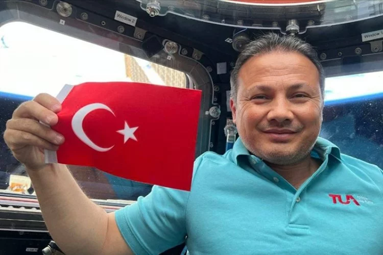 Türkiye'nin ilk astronotu Alper Gezeravcı'nın dönüş yolculuğu başladı