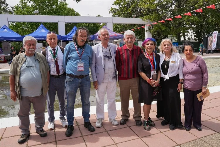 Türkiye Yazarlar Birliği'nden İzmir Kitap Fuarı'na stant eleştirisi
